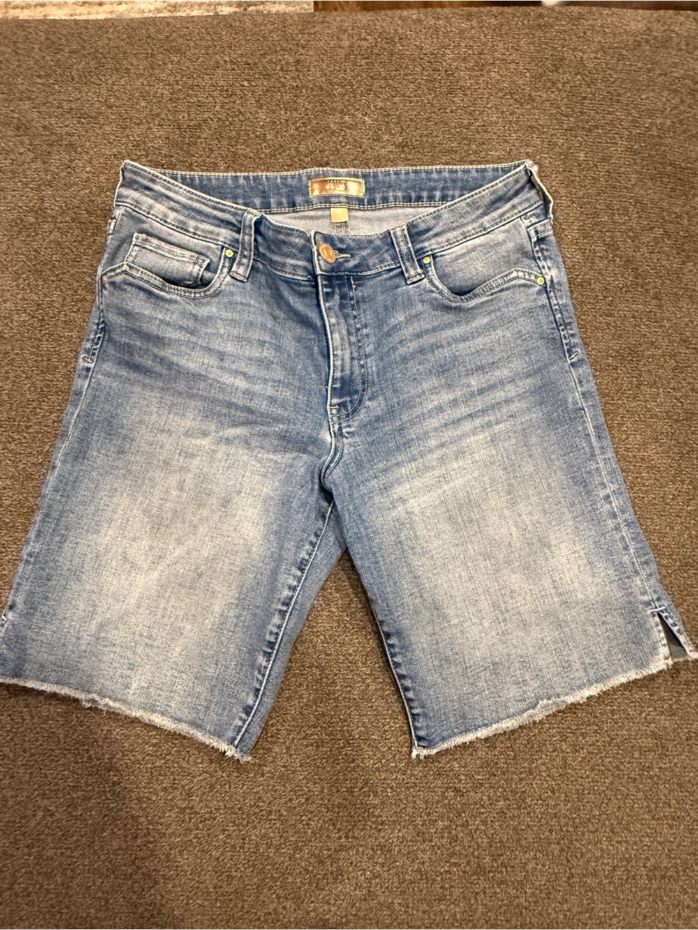 KUT Natalie Bermuda Medium Wash Denim shorts size 10